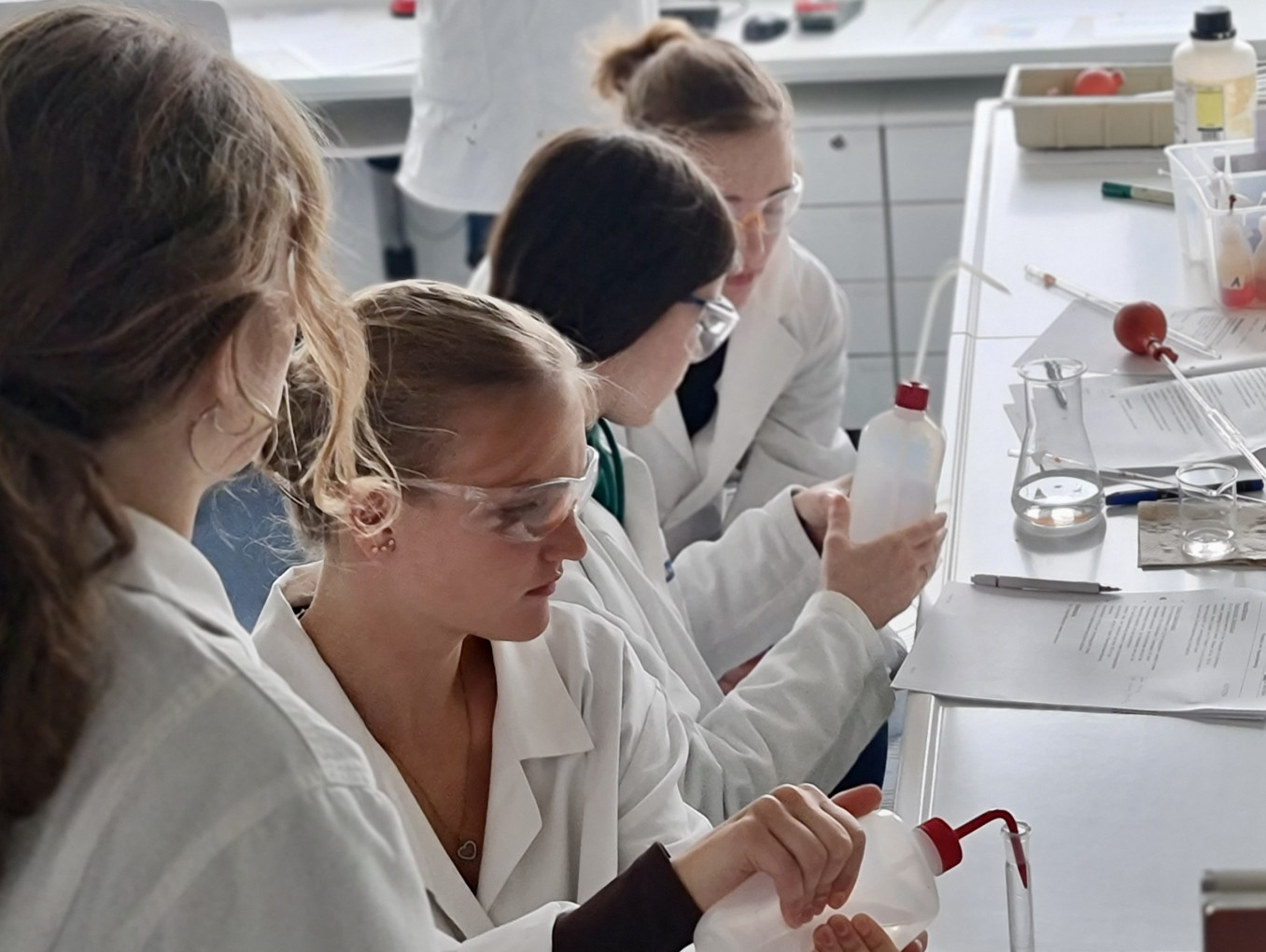 Fit fürs Labor – natürlich mit einer Ausbildung!