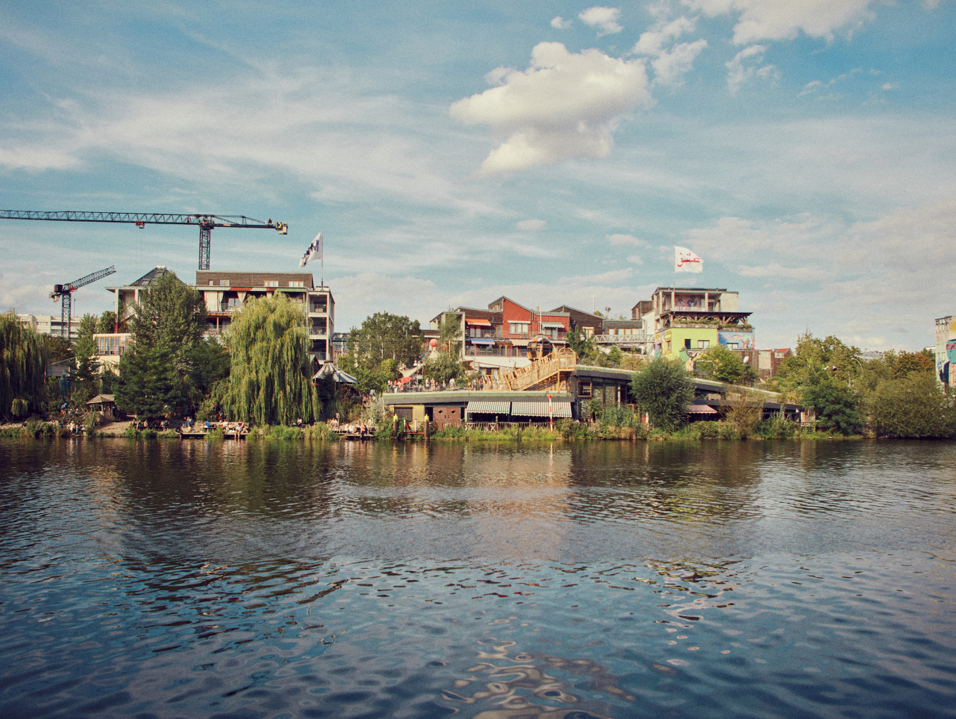 Bild von Holzmarkt 25 vom Wasser fotografiert