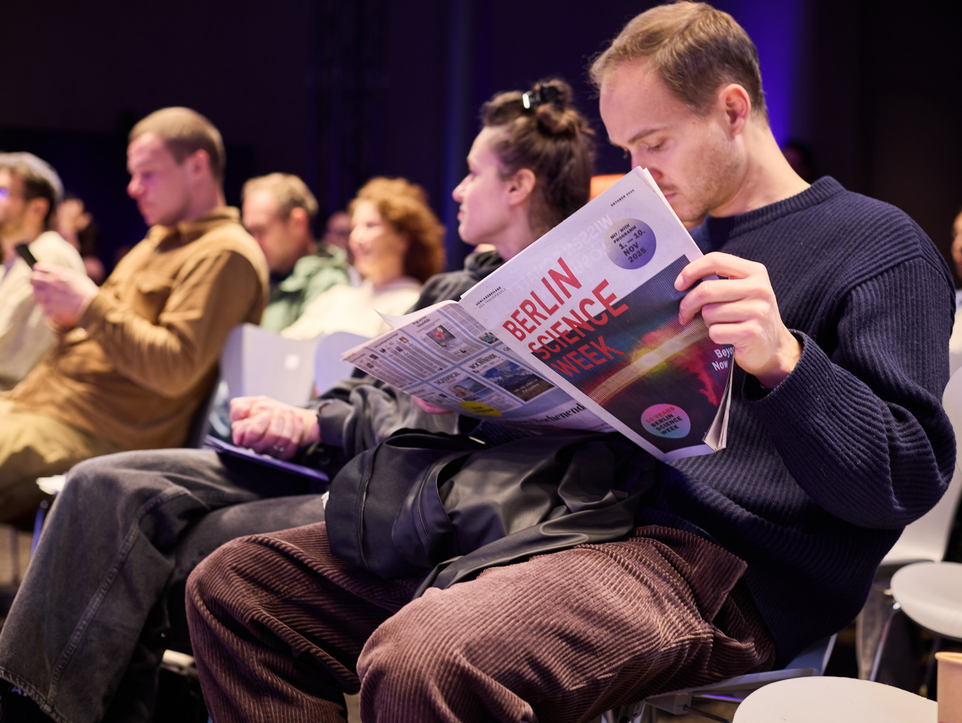 Berlin Science Week visitor reading Tagesspiegel