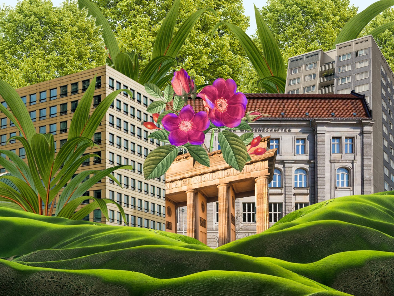 Grüne Hügel, hinter denen das Brandenburger Tor sowie weitere Gebäude ragen. Im Hintergrund sowie zwischen den Gebäuden ranken weitere Pflanzen und Bäume.