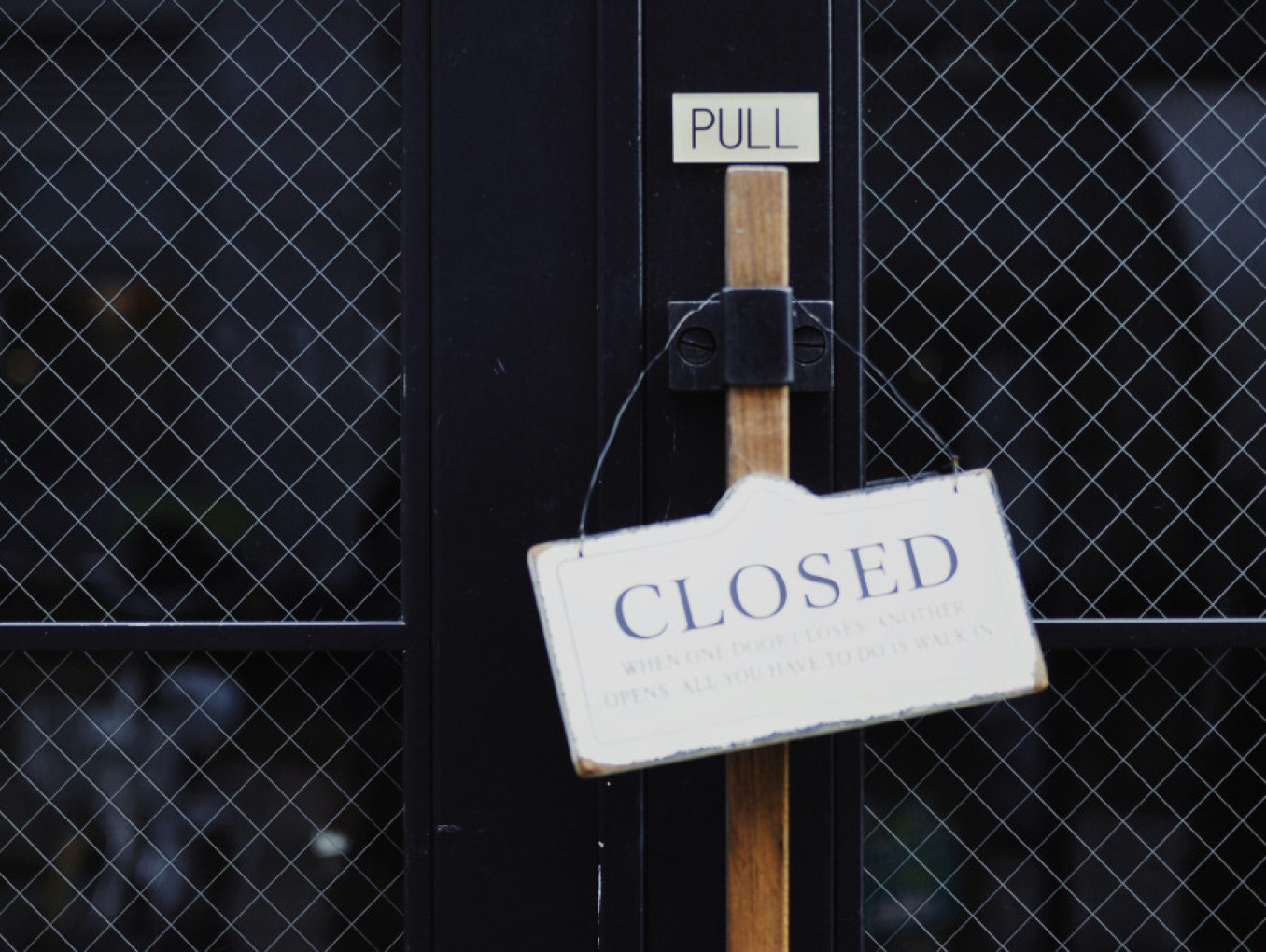 closed black metal door with the sign "closed"