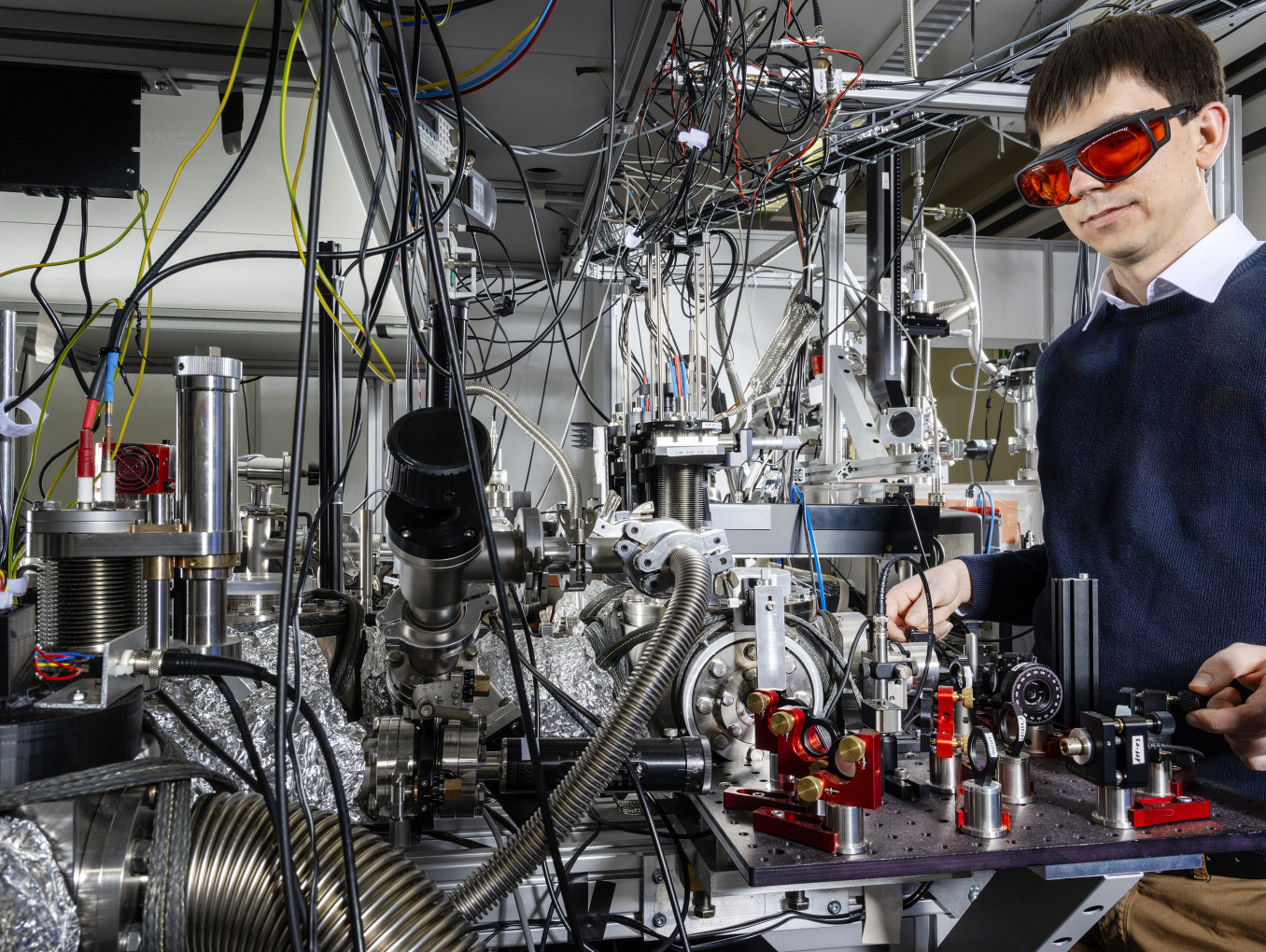 Johannes Tiedau from PTB tweaking the laser system