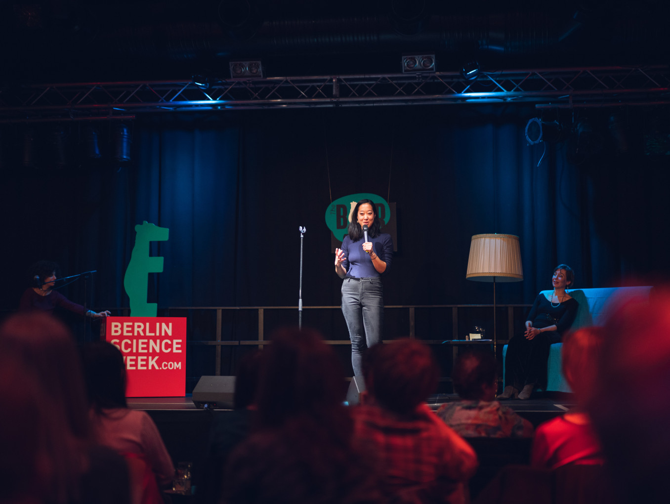 Dr. Doris Wu on stage at THE bEAR's Berlin Science Week event