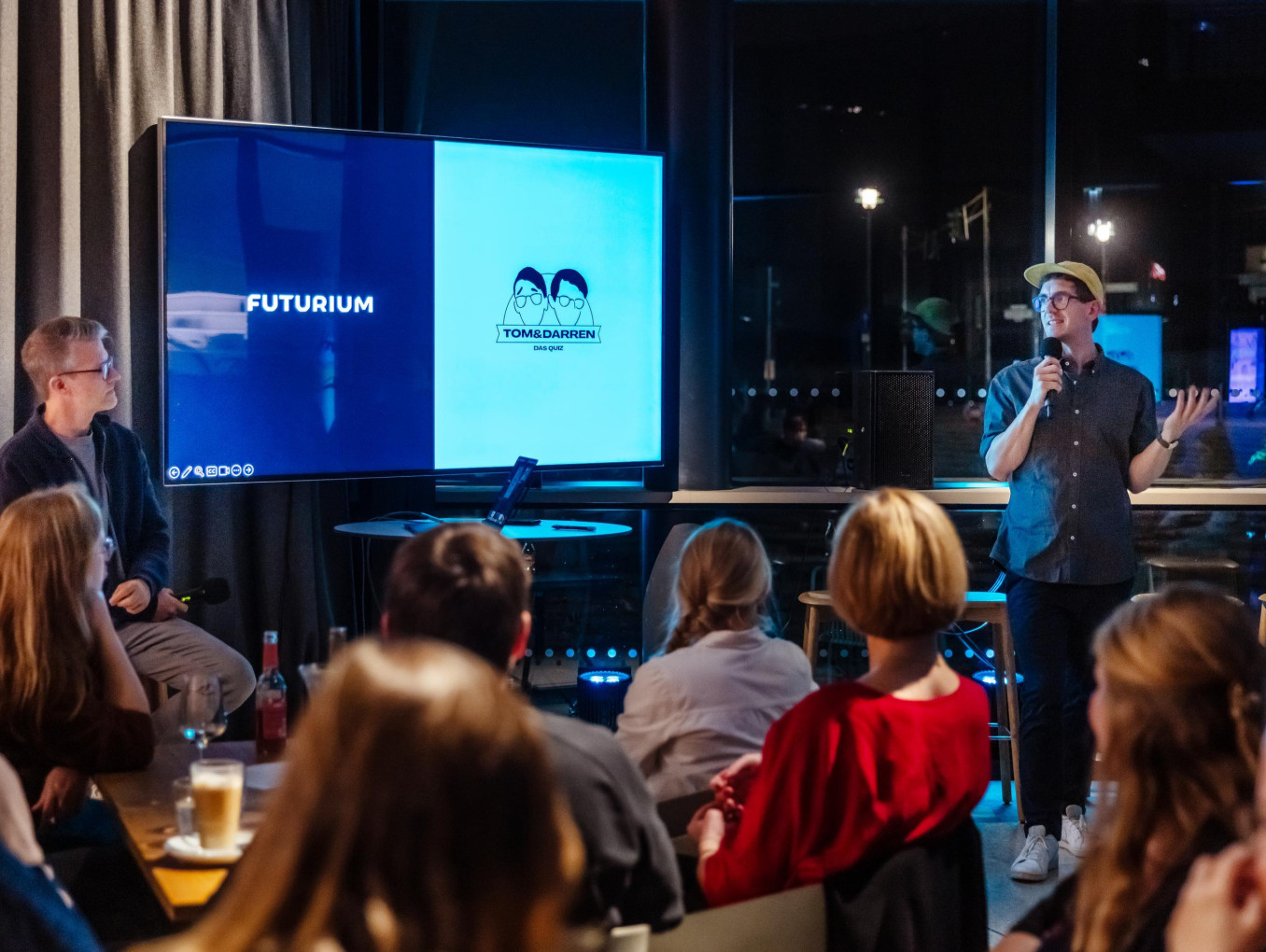 Tom und Darren beim Futurium-Kneipenquiz