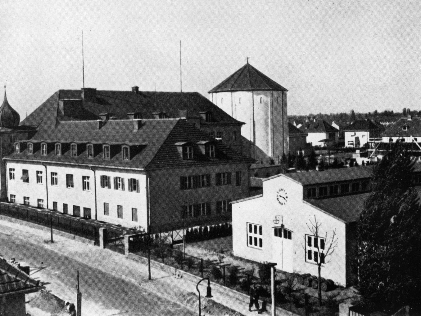 Kaiser-Wilhelm-Institut für Physik mit Kältelabor und „Turm der Blitze“. 