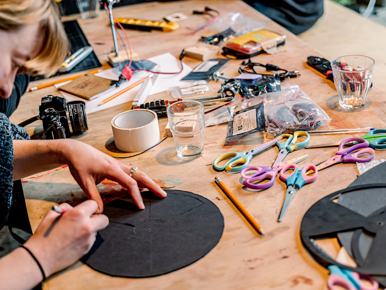Participants construct motorized external shutters during a hands-on photography and film workshop at SAVVY Contemporary, Berlin.