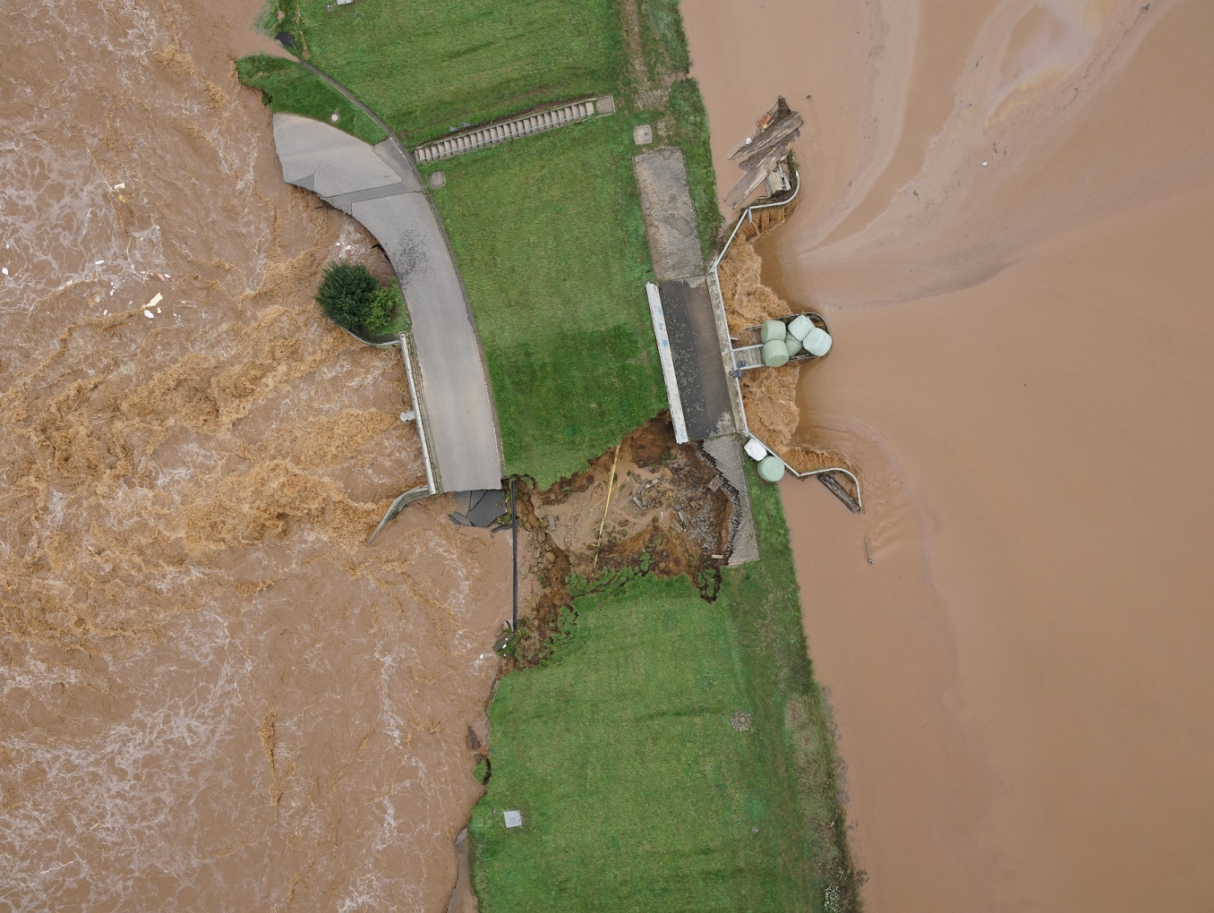 The floods damaged the Horchheim flood retention basin, including its support facilities.