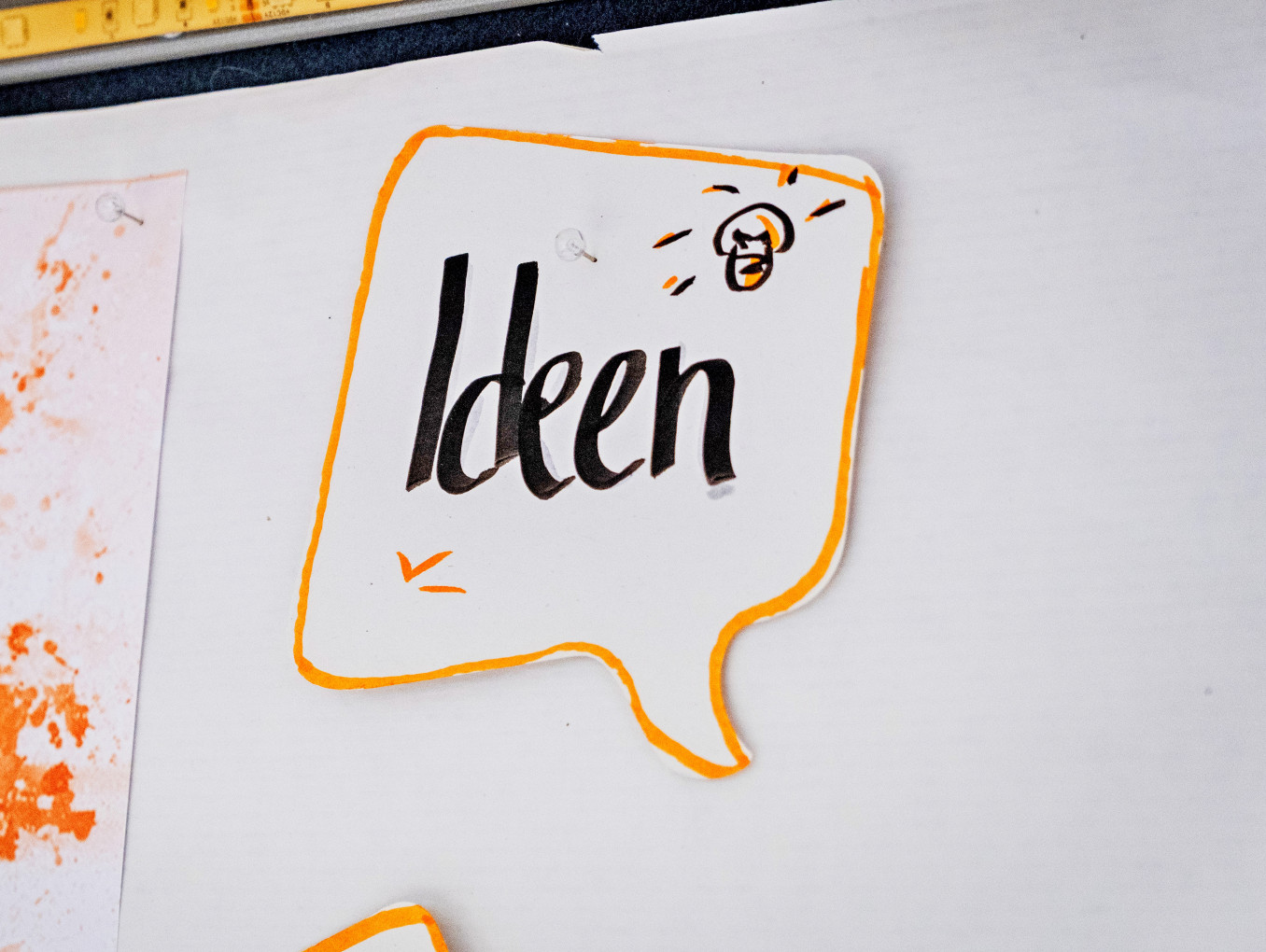 Pinnwand mit dem Wort "Ideen"