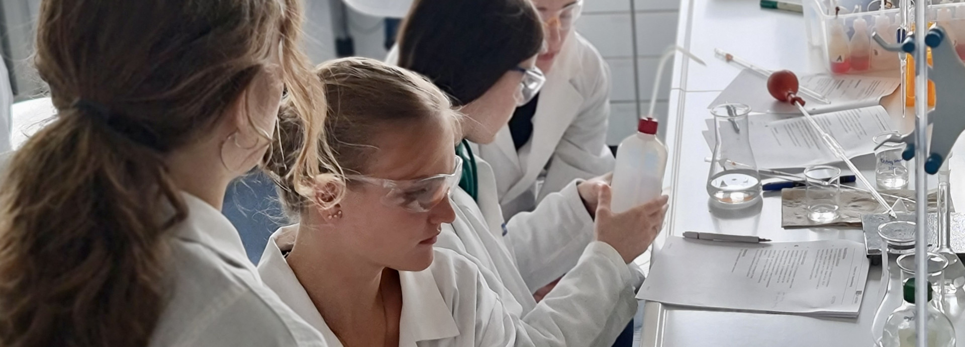 Fit fürs Labor – natürlich mit einer Ausbildung!