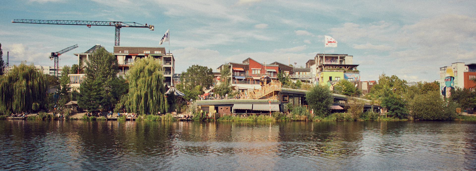 Bild von Holzmarkt 25 vom Wasser fotografiert