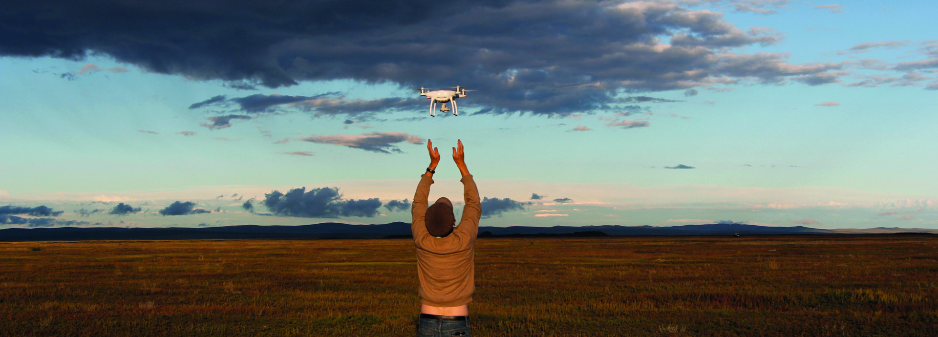 Für die Erforschung des Orchontals (Mongolei) durch die Kommission für Archäologie außereuropäischer Kulturen wurden digitale Geländemodelle erstellt; dabei kamen zur Fernerkundung kleine Drohnen zum Einsatz. Foto: Niklaas Görsch, DAI KAAK