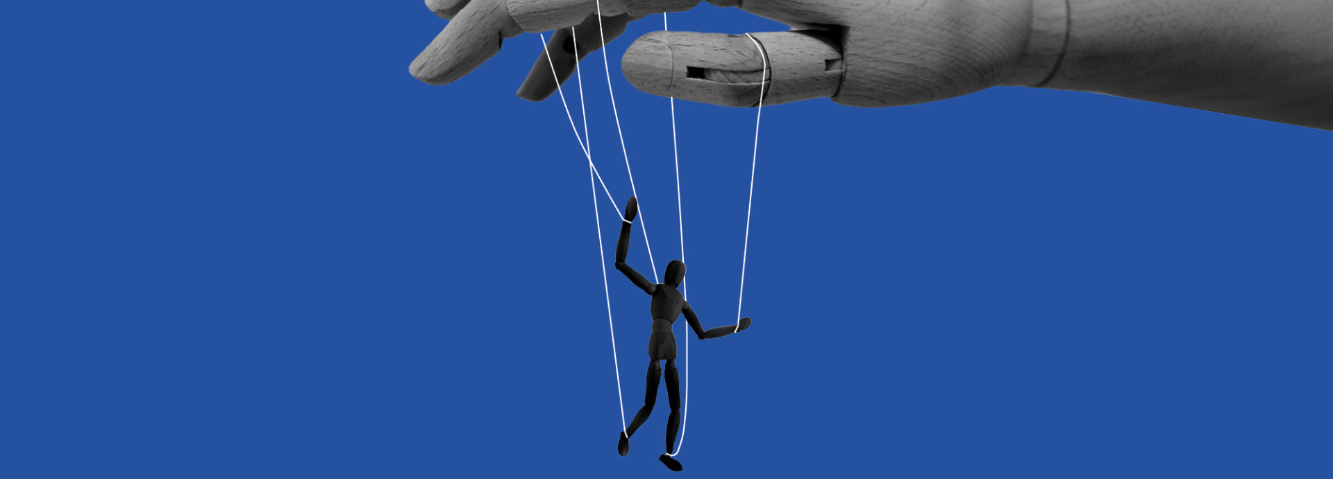 Marionette wird von einer Puppenspielerhand an Seilen geführt.