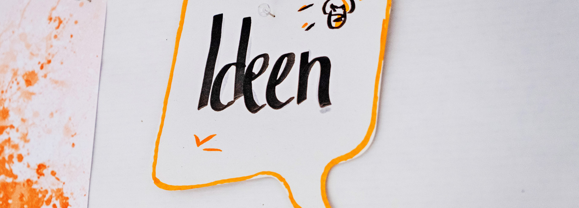 Pinnwand mit dem Wort "Ideen"