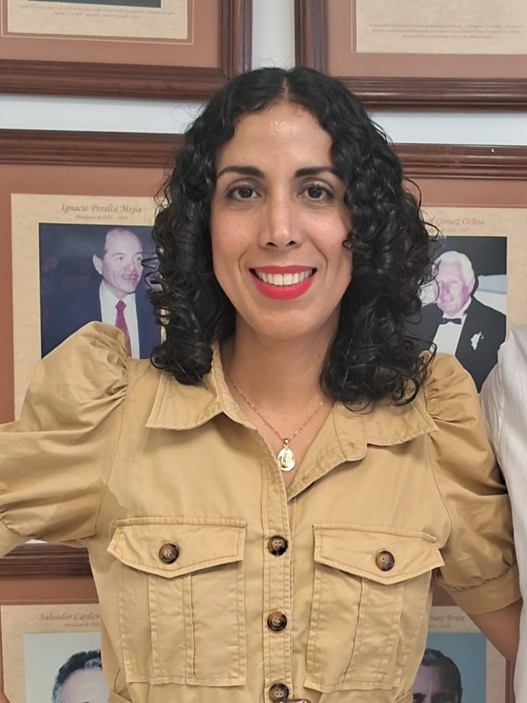 Dr. Oriana Zaret Gaytán Gómez 