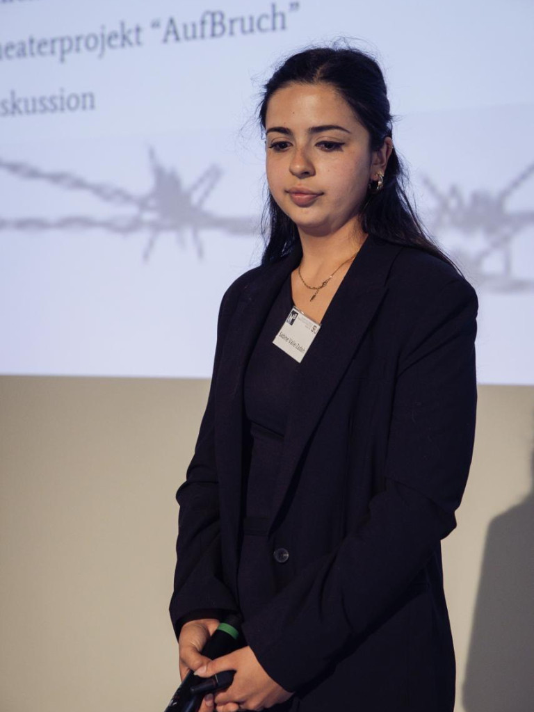 Picture of the speaker on a venue 