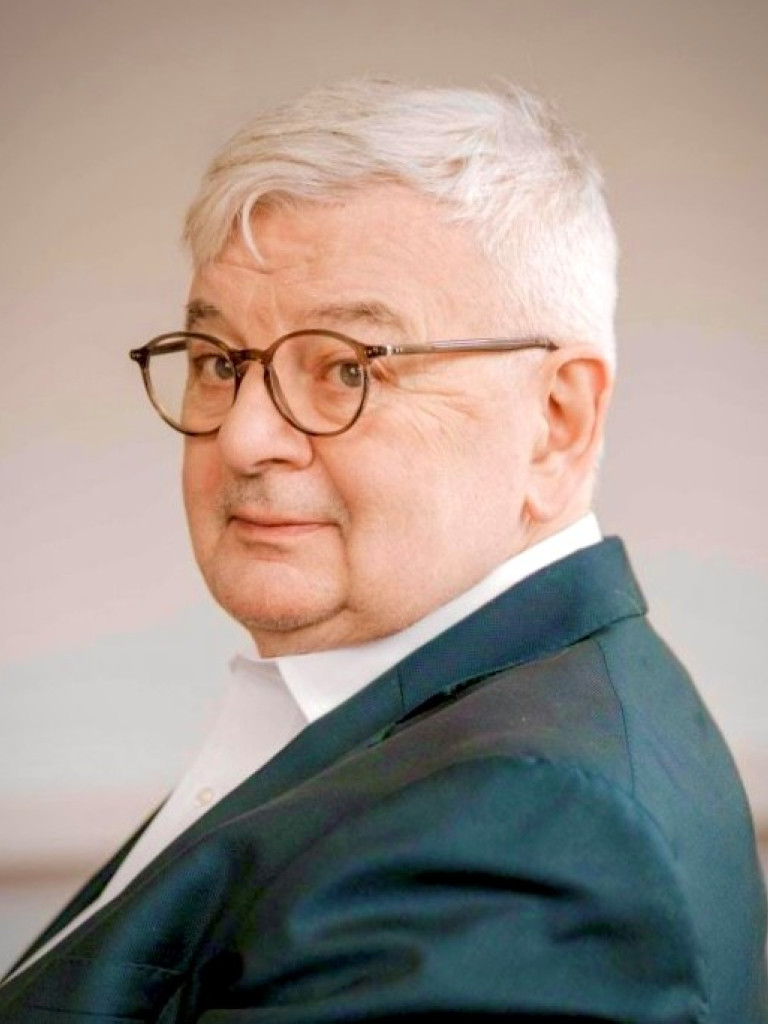 Photo of Joschka Fischer looking sideways