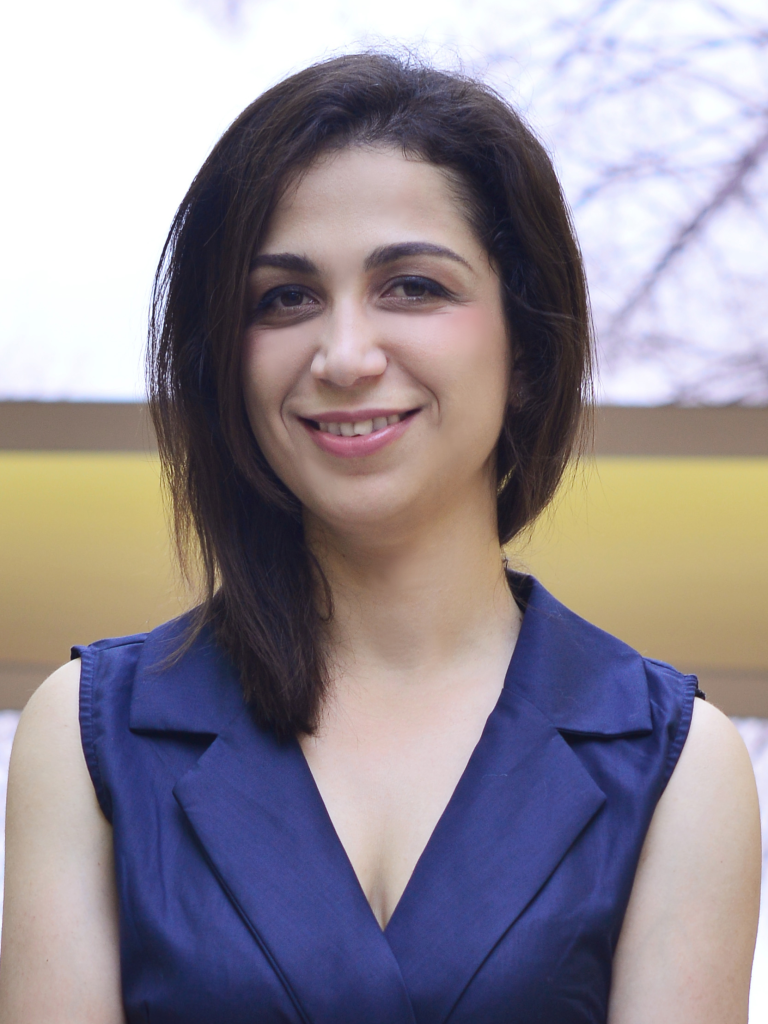 Adina-Iuliana Deacu Headshot