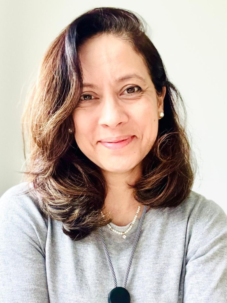 Photo of Dr. Paula Bueno