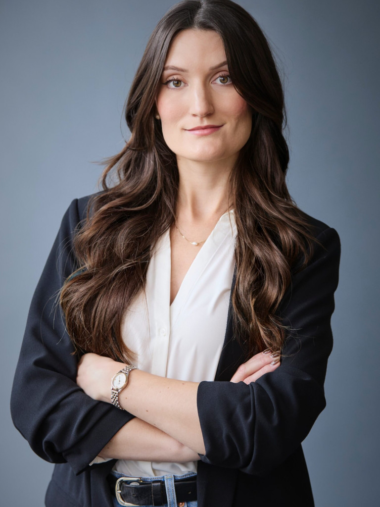 Portrait of a women with long hair, arms crossed