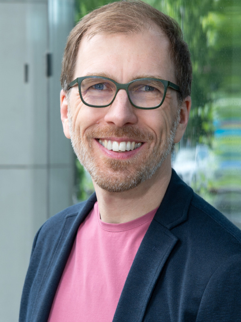Portrait of Dr. Alexander Egeling - workshop trainer at BPDD2026