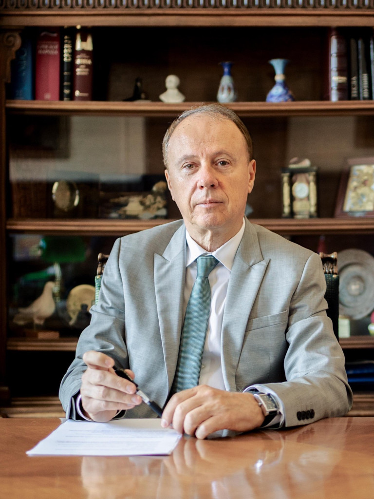 The picture shows Vladan Đokić, rector of the University of Belgrade, Serbia