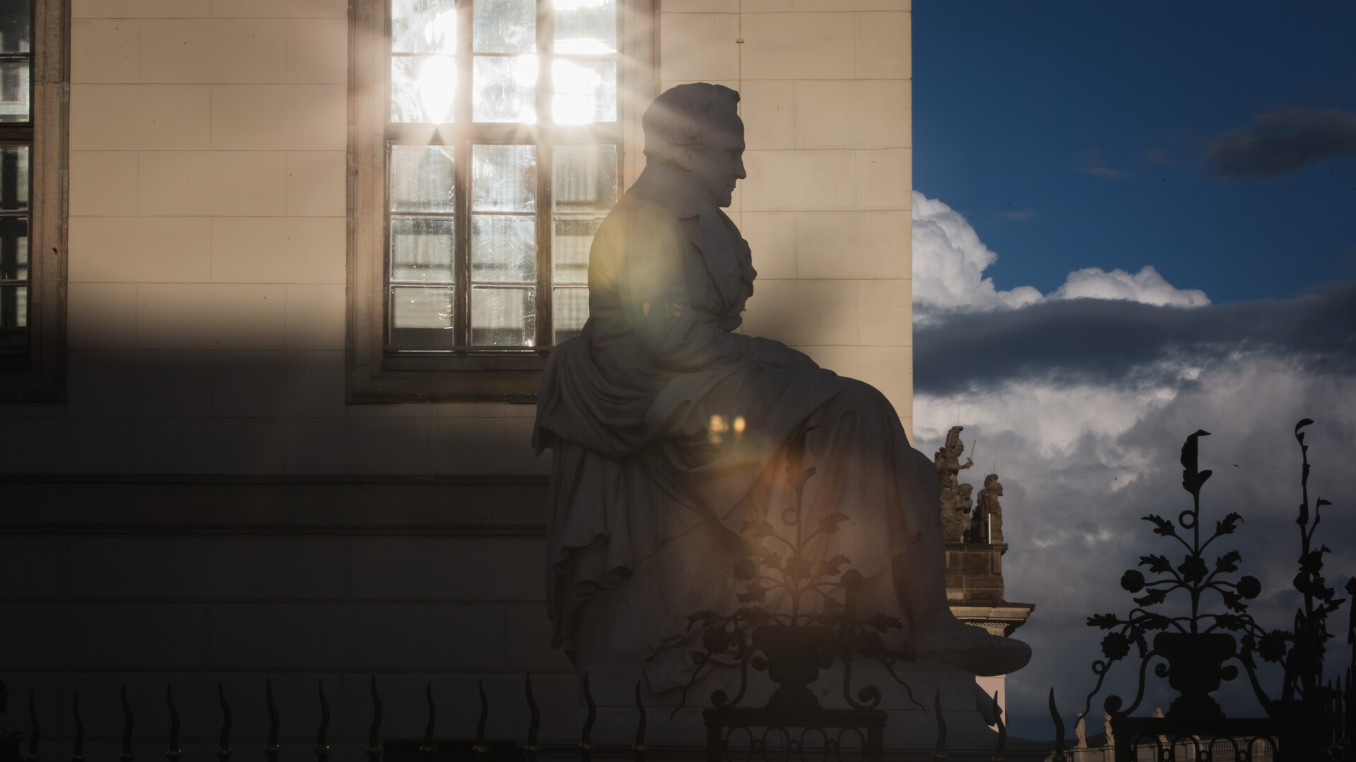 Statue of Alexander von Humboldt at the Humboldt-Universität zu Berlin im Abendlicht