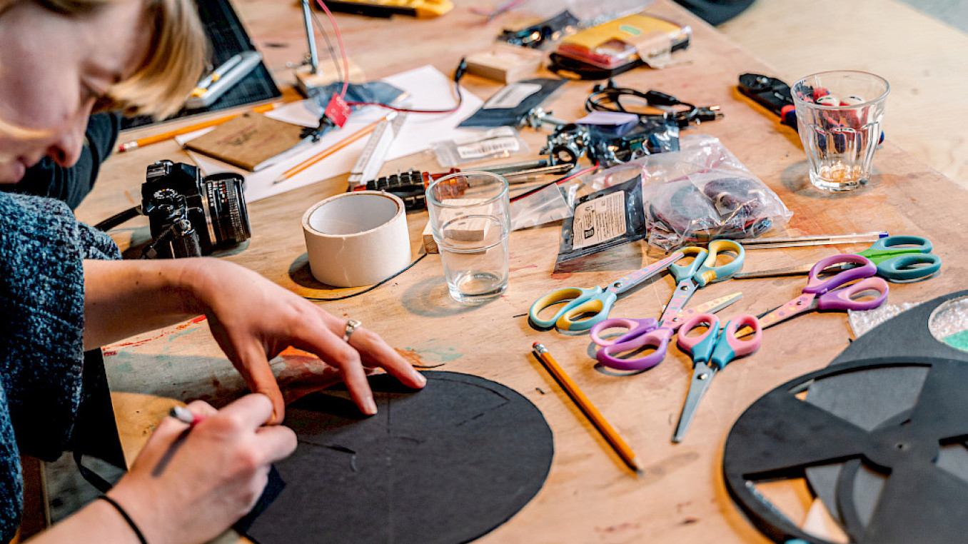 Participants construct motorized external shutters during a hands-on photography and film workshop at SAVVY Contemporary, Berlin.
