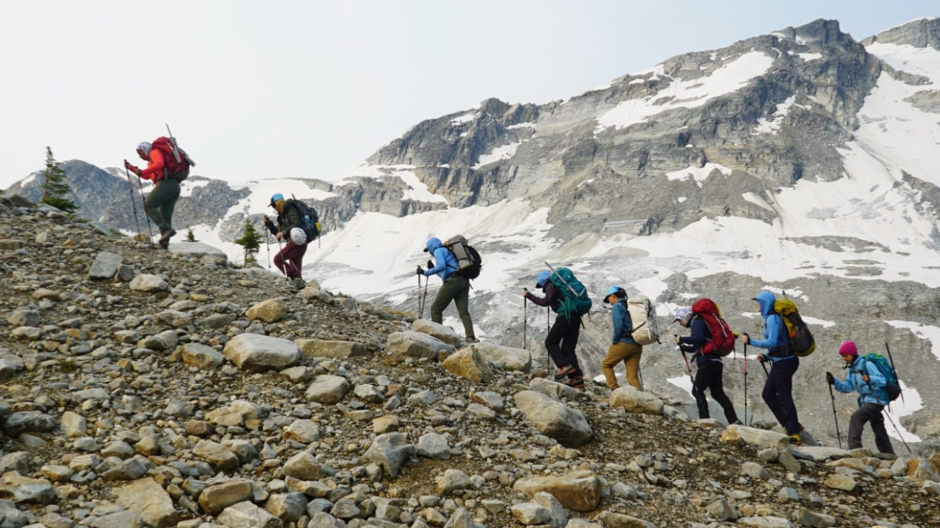 Science expedition with youth in the alpine terrain