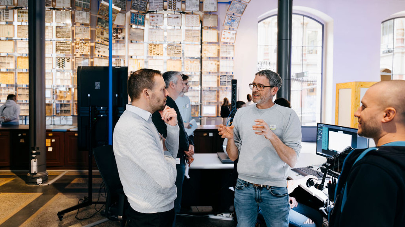 Elio Team in Saal digitize!